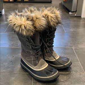 Sorry Joan of Arc grey boots